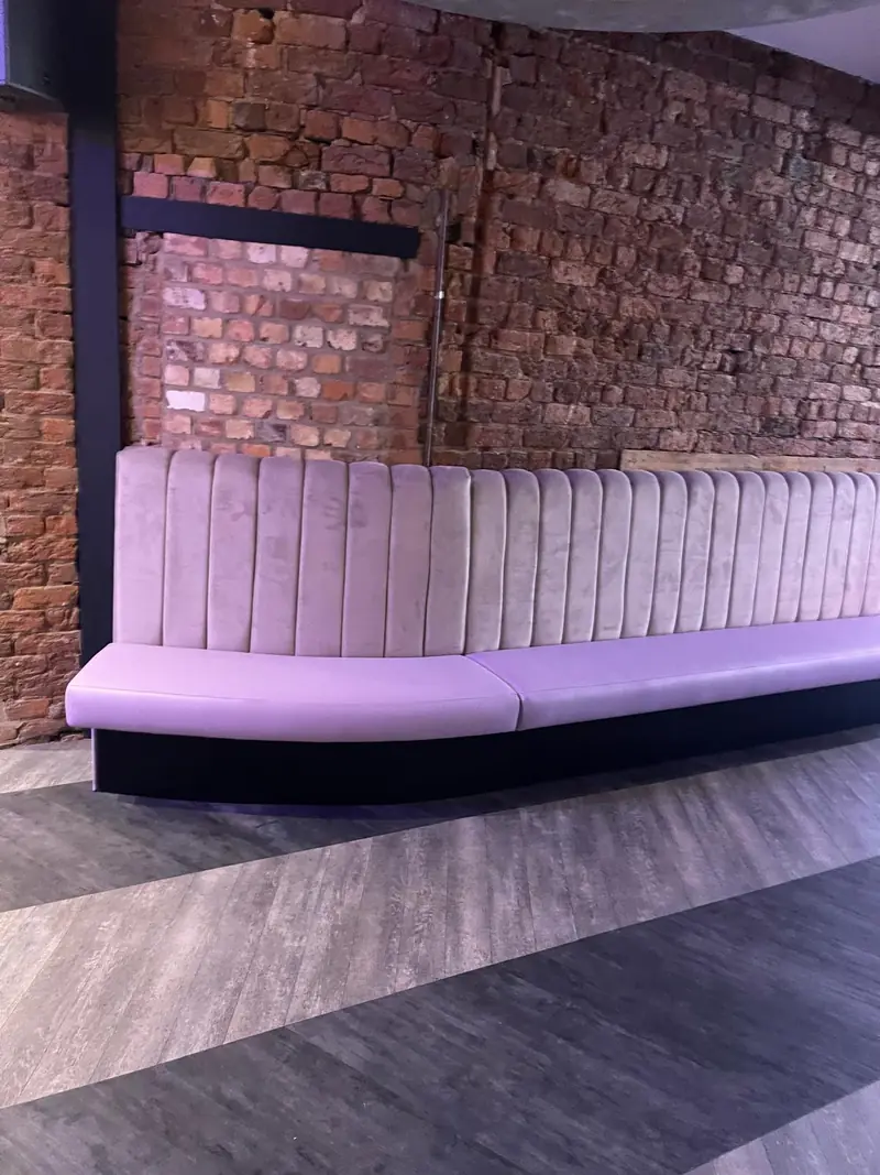 Fluted curved banquette